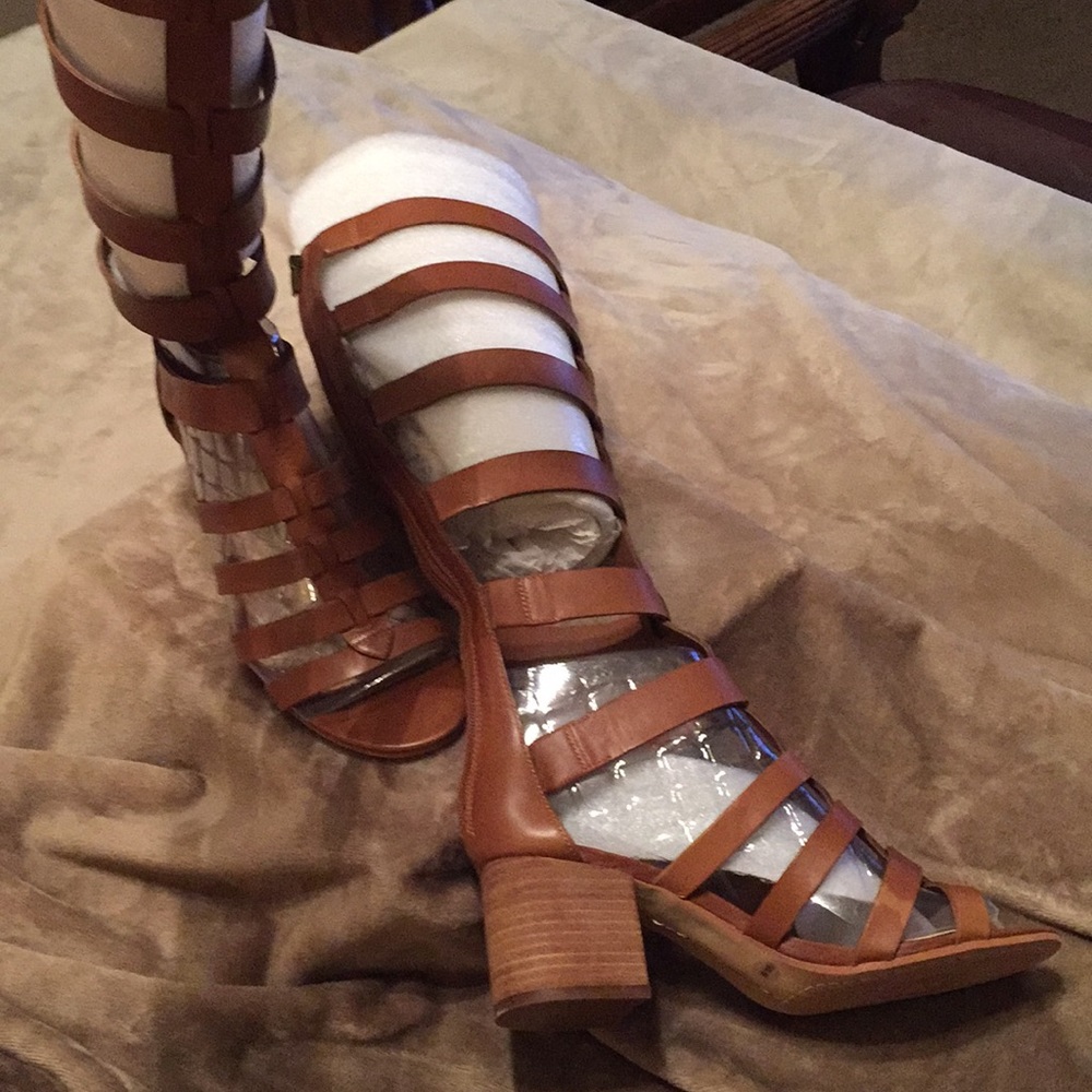 NWT Vince Camuto gladiators